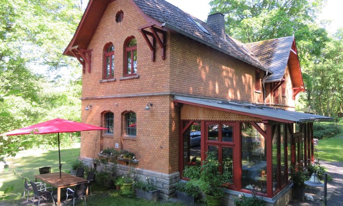 Hundsdorf Apartment | Kutscherhaus am Weiher- family-friendly, good transport connections,
