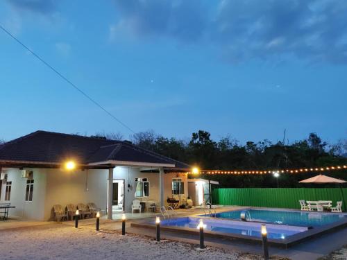 Gurun House | Kvaloya Homestay Private Swimming Pool