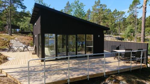 Grisslehamn Cabin | Kvarnsands Strandstugor/Kvarnsand Beach Lodges
