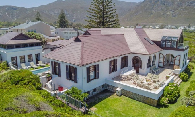 Fernkloof Villa | Kwaaiwater Heritage House | Luxury Coastal Villa in Hermanus