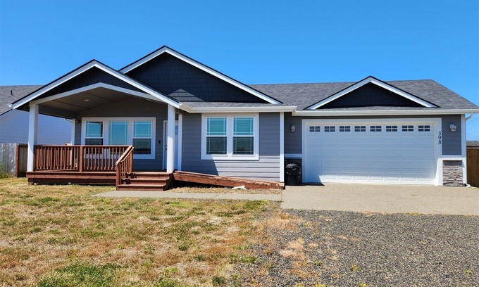 Ocean Shores House | Kwan Tip Beach House - Brand new HOT TUB and Pet friendly