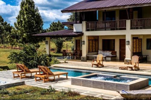 Salvador Benedicto Bed & Breakfast | Kwartitos Villa