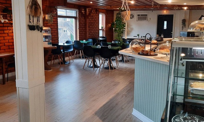 Pohenegamook Hotel | KWE Café & Auberge