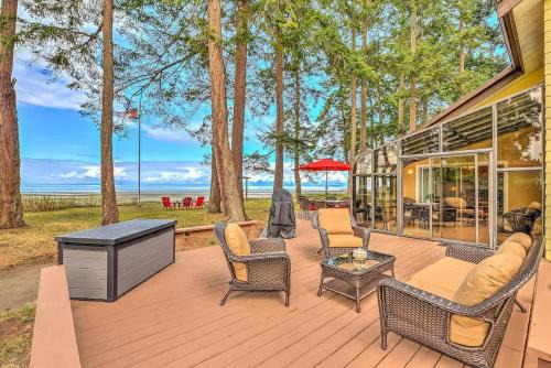 Comox House | Kye Bay Beach House
