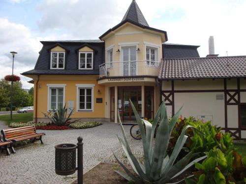 Klasterec nad Ohri Hotel | Lázně Evženie