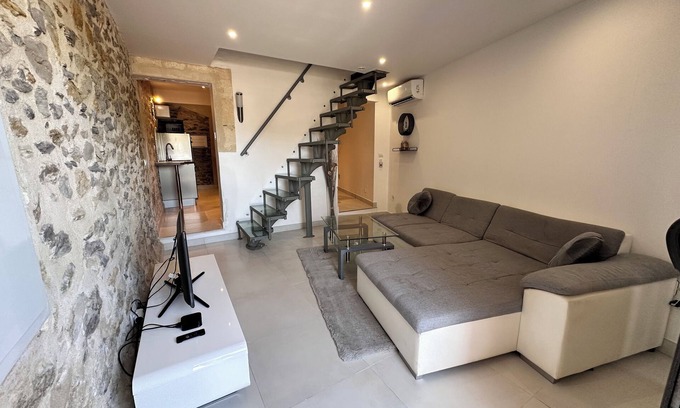 Fourques Apartment | Lélégance de la Pierre