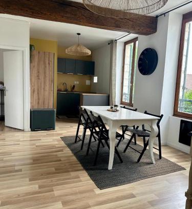 La Chapelle-en-Serval Apartment | L Échappée Gauloise en hypercentre