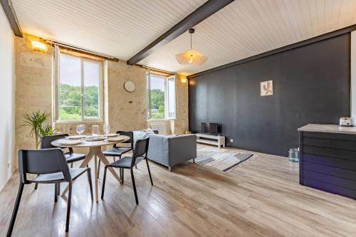 Montaigu-de-Quercy Apartment | L'élégant T3 coeur du village parking facile