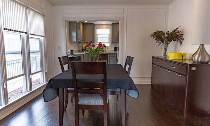 Mid City Condo | L.A. Shades of Blue townhouse centrally located