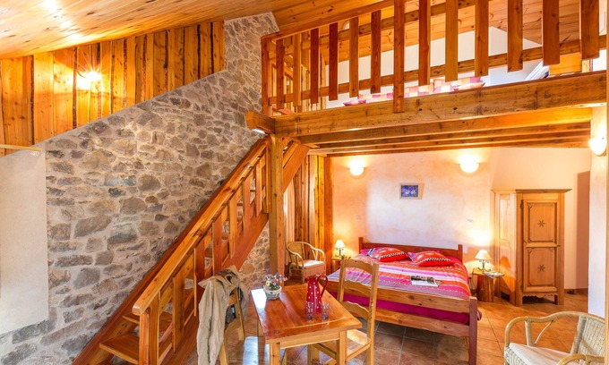 Saint-Jean-Saint-Nicolas Bed & Breakfast | L'Abondance family room private
