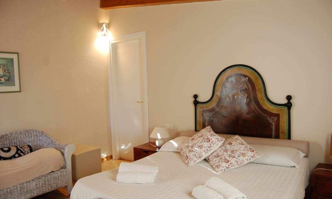 Loiri Porto San Paolo Apartment | L'AGLIENTU - GIRASOLE ROOM