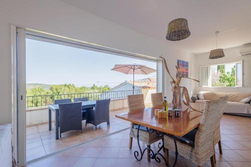 Belgodere Apartment | L'Alivi di Losari 9 - piscine naturelle et jacuzzi