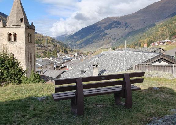 Bourg-Saint-Pierre Apartment | L'ancien hospice