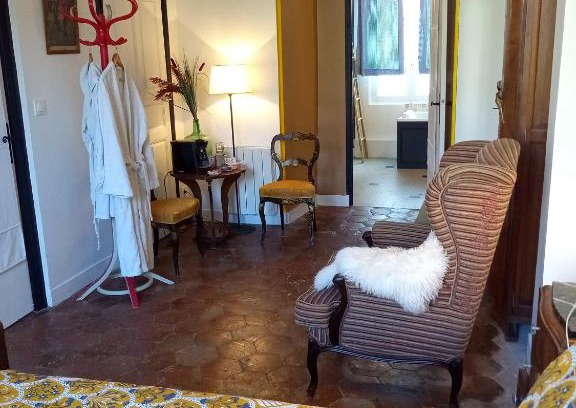 Lorrez-le-Bocage Bed & Breakfast | L'ancien prieuré