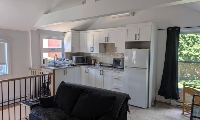 Vieux-Saint-Jean Apartment | L'Annexe (32+ nights)