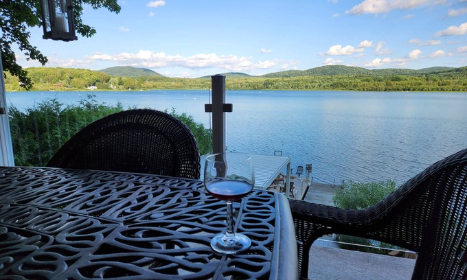 Bromont House | L'Antre d'Eux on Lac Bromont (FULL for 2025)