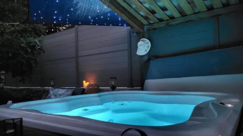 Bouyon House | L'Antre deux Pierres, romantisme, jacuzzi extérieur, plateau dinatoire