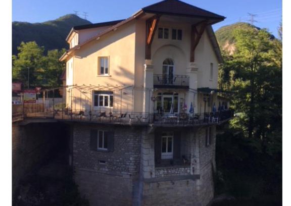 Thoirette Apartment | L'Apogée