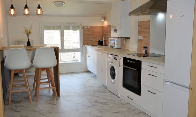 Goise-Champommier-Champclairot Apartment | L'arrêt de la Gare
