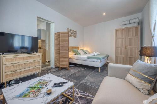 Quartier des Eaux-Claires Apartment | L'As de Coeur - Rocade - Tram