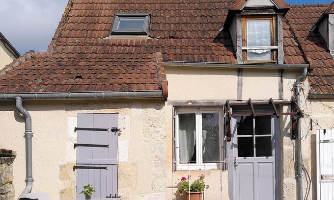 Pousseaux Cottage | L'Atelier de Pierre 1-Bed Cottage in Pousseaux