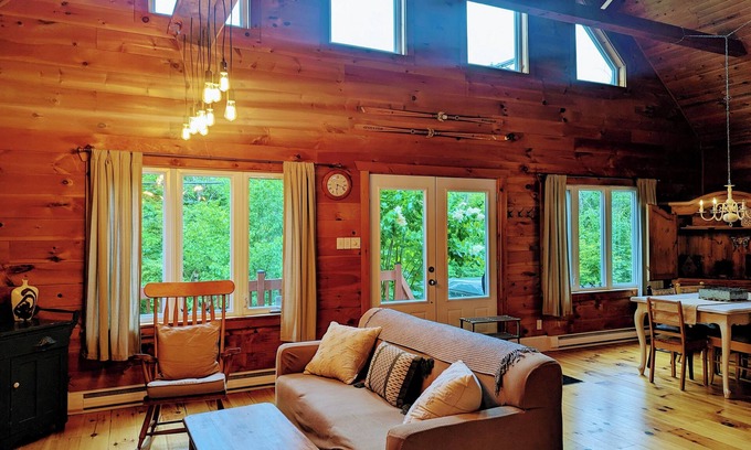 Wakefield House | L'Auberge des Collines Full Guest Suite