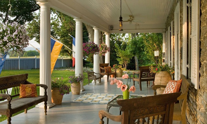 White Post Hotel | L'Auberge Provencale Inn & Restaurant