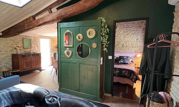 Chambon House | L'Echappée bulles, romantic gîte with private SPA, love and relaxation