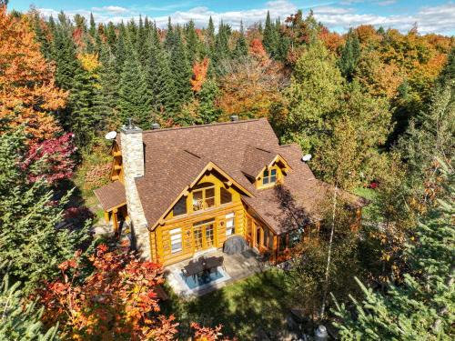 Fiddler Lake Resort Ski Chalet | L'Echo Boreal - Hot tub & Private Lake Access