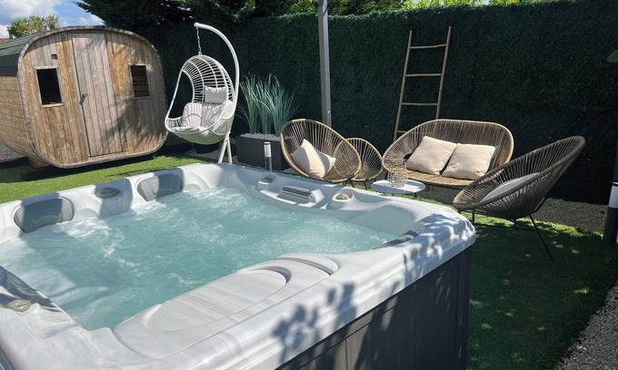Saint-Symphorien-de-Lay House | L'Écrin de Détente - A 100% private haven of peace with jacuzzi, sauna and swimming pool