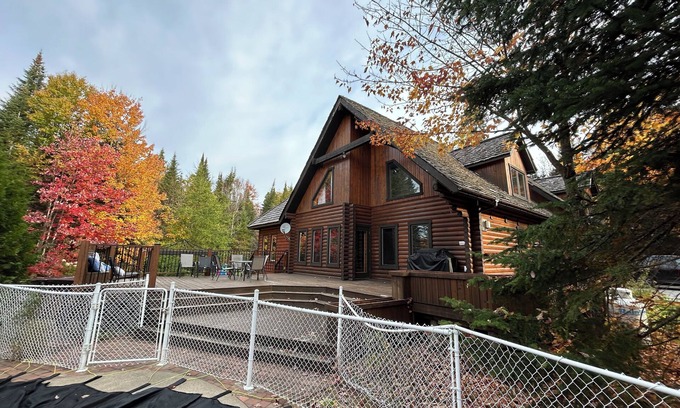 Saint-Faustin-Lac-Carre Ski Chalet | ⛳ L'Eden - Golf- Swimming pool (May to Sept) - SPA -Billard