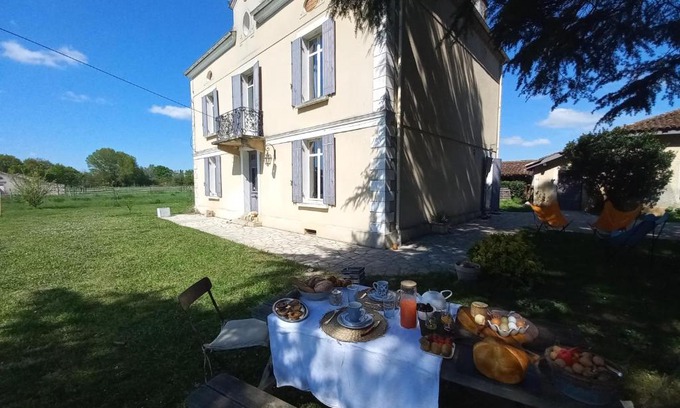 Sainte-Livrade-sur-Lot Bed & Breakfast | L' Embellie sur Lot