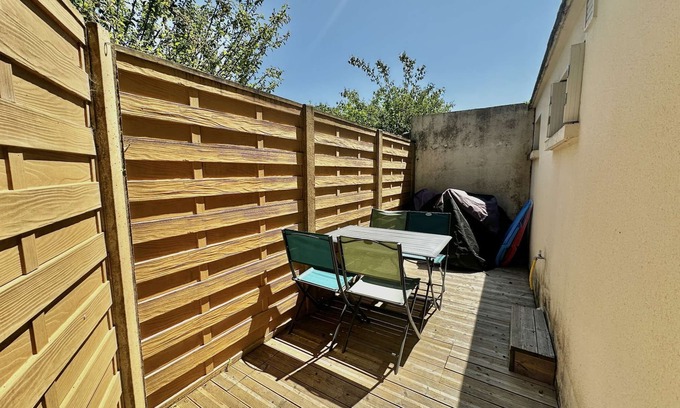 Asnelles Apartment | L'Émeraude, apartment with terrace near the beach