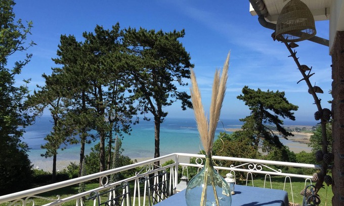 Louannec House | L'ENVIE DU LARGE: charming rental sea view, pink granite coast