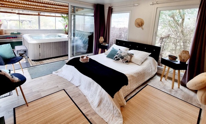 Villelaure Cottage | L'Escale - private Jacuzzi loft and hammam