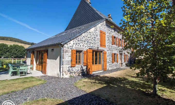 Besse-et-Saint-Anastaise House | L'estivadoux - Besse-et-saint-anastaise