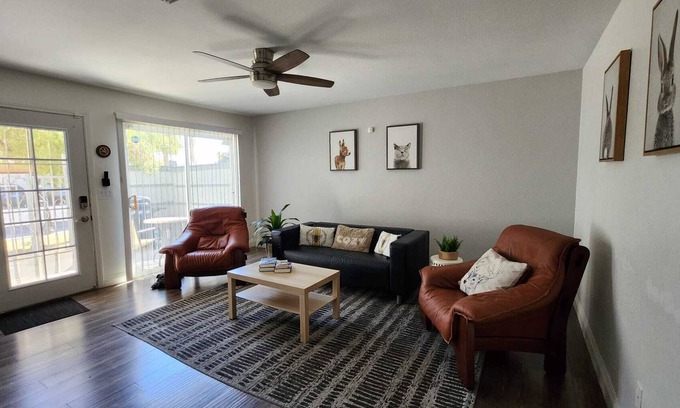 Las Vegas Condo | L - Fully remodeled and professionally decorated.