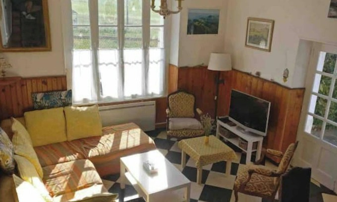Apchat House | L'harmonie, Maison Auvergnate au Cœur des Volcans