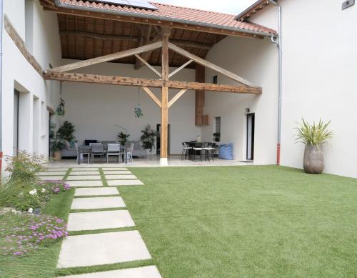 Priay House | L'HERMANCERIE