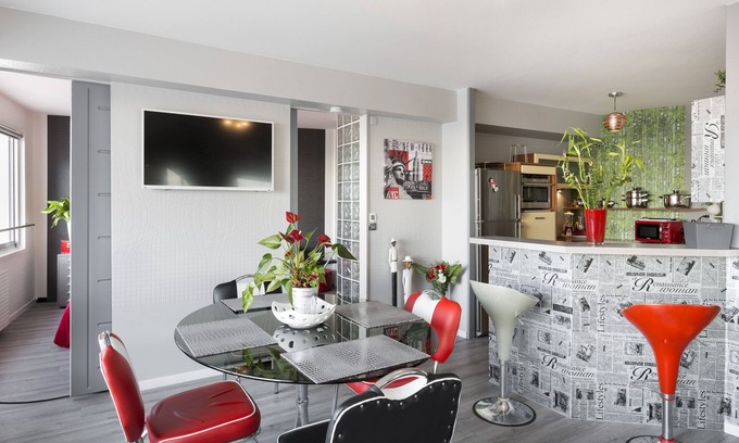 Bourg-l'Eveque Apartment | L'HORIZON - Appartement grand confort et vue sublime + parking
