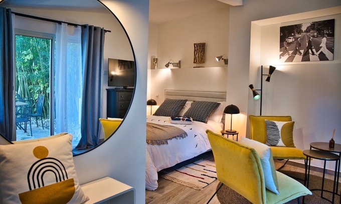 Blauzac Bed & Breakfast | L'iconique -Le Mas des Aires
