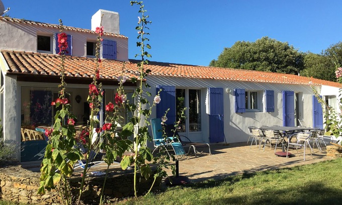 Ile d'Yeu Villa | L'Ile D'Yeu Beautiful villa with large garden of 6000m2, 3 star rating, wifi