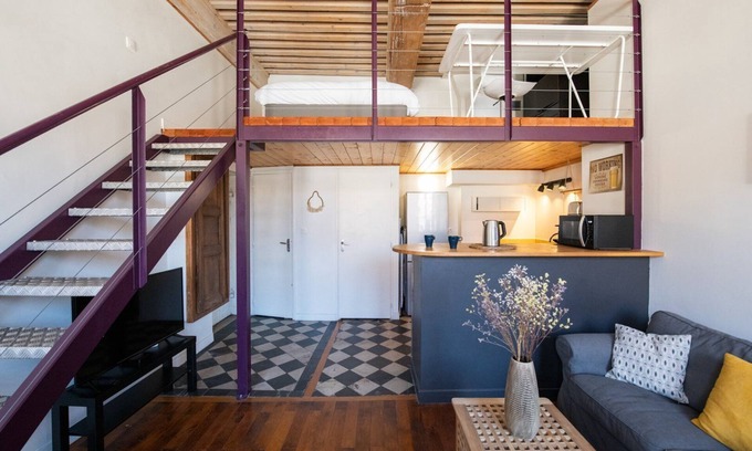 Boucle - Gros Caillou Apartment | L'Indigo- Coup de coeur Canut - Croix Rousse