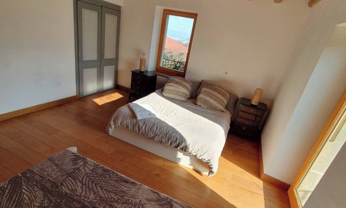 Neydens Bed & Breakfast | L'instant repos Spacious room for rent in Neydens, near Geneva
