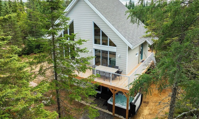 Shannon House | L'intemporel - half modern half vintage. Best for family and friends