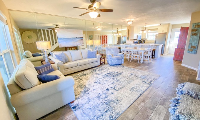 West Panama City Beach House | *L👀K! JUST RELISTED! PRIVATE BOAT LAUNCH — 5 Star ⭐️ ⭐️ ⭐️ Waterfront Condo!*