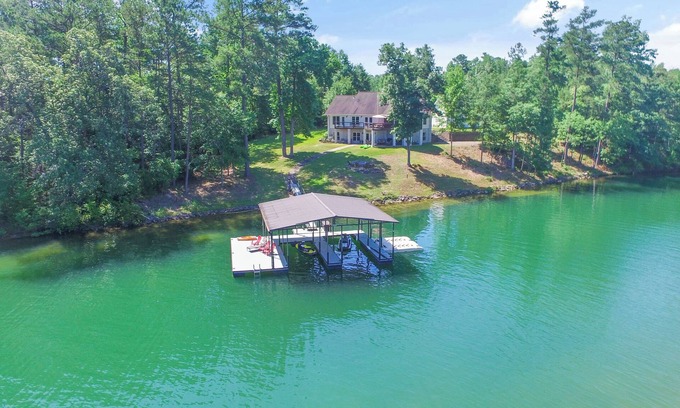 Stoney Point Landing House | L&L Lodge: 6 BR, 5 BA House in Double Springs, Sleeps 15