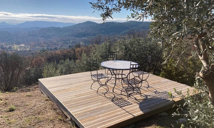 Seillans Apartment | L'Olivaie - Calm, comfort and breathtaking views