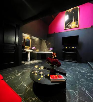 Flagy House | L'Orchidarium, maison élégante et romantique à Flagy - Loveroom en duplex