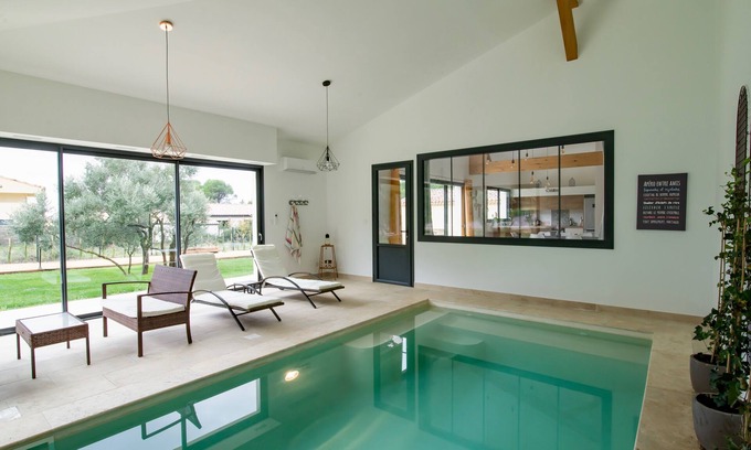 Piolenc House | L Oulivastre: Villa with indoor pool